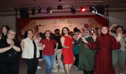 YUNUSEMRE’DE ANNELER GÜNÜ KUTLAMASI