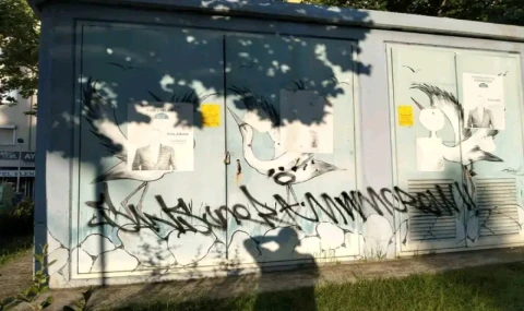 Sanatla Renklendirilen Trafoyu Spreyle Tahrip Ettiler!