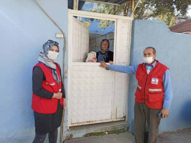 KIZILAY'DAN KİMSESİZLERE YARDIM