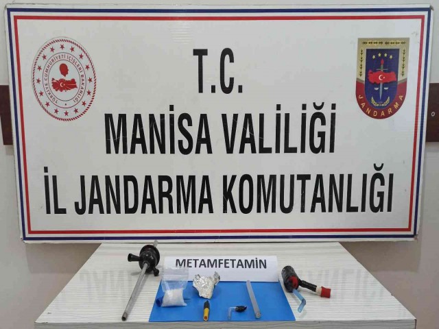 ŞÜPHELİ ARAÇTAN METAMFETAMİN ÇIKTI