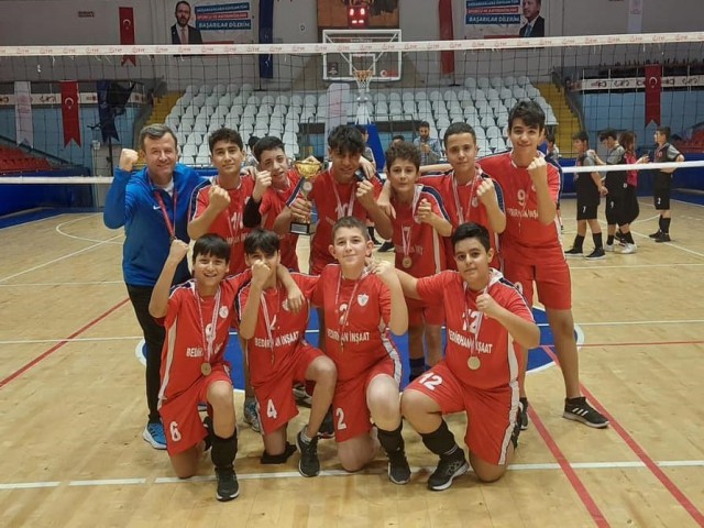 Voleybol’da Manisa şampiyonları Turgutlu’dan