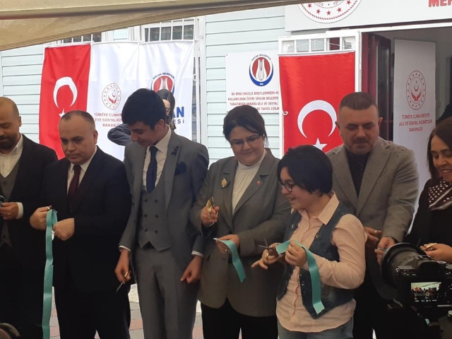 BAKAN YANIK'TAN ANLAMLI AÇILIŞ