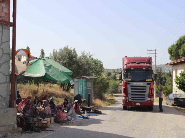 SELENDİ'NİN ÇORTAK MAHALLESİNDE ASIRLIK GELENEK YAŞATILIYOR