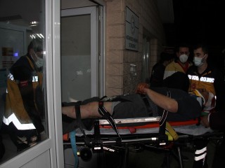 KAMYONET TIRLA ÇARPIŞTI: 1 YARALI