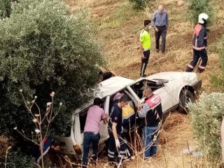 İLÇEDE ARAÇ UÇURUMDAN YUVARLANDI